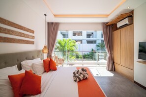 4 bedrooms, iron/ironing board, travel cot, free WiFi - Stylish 4BR Coastal Villa, Steps from Finns, Canggu (Kuta Utara)