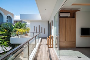 Property grounds - Stylish 4BR Coastal Villa, Steps from Finns, Canggu (Kuta Utara)