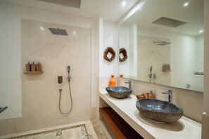 Hair dryer - Stylish 4BR Coastal Villa, Steps from Finns, Canggu (Kuta Utara)
