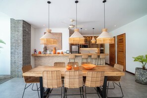 Dining - Stylish 4BR Coastal Villa, Steps from Finns, Canggu (Kuta Utara)