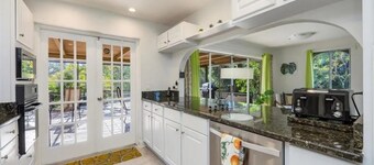 Manatees, kayaks, bikes, heated pool & canal, 4 min to the beach, 4 BR.  Luv it!