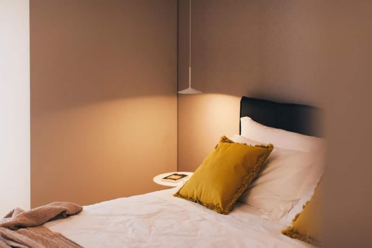 Departamento superior | Caja de seguridad en la habitación y tabla de planchar con plancha