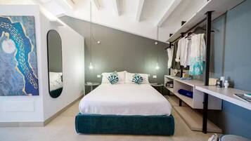 Deluxe Studio, Hot Tub, Sea View | In-room safe, iron/ironing board, free WiFi, bed sheets