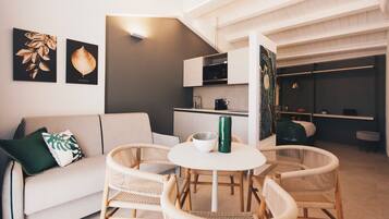 Studio Deluxe, bain à remous, vue mer | Cuisine privée