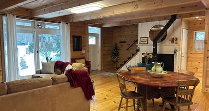 New Listing! Peaceful 1 bedroom cottage in charming Tiverton