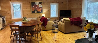 New Listing!  Peaceful 1 bedroom cottage in charming Tiverton