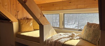 New Listing!  Peaceful 1 bedroom cottage in charming Tiverton