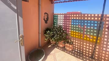 Classic-Zweibettzimmer, Buchtblick | Terrasse/Patio