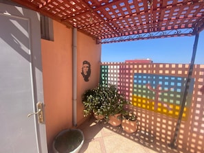 Classic Twin Room, Bay View | Terrace/patio