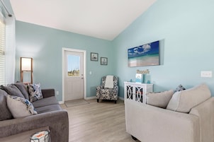 House | Living area | 50-inch Smart TV with digital channels, Netflix, Hulu