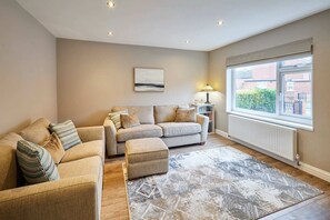 House | 3 bedrooms - Host Stay Crescent House (Morpeth)