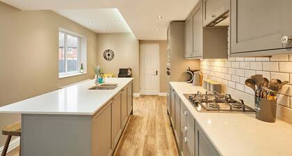 Host Stay Crescent House