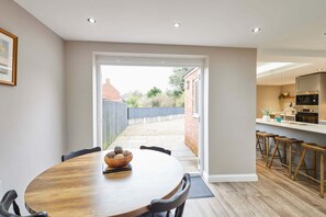 House | 3 bedrooms - Host Stay Crescent House (Morpeth)