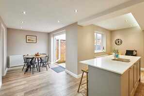 House | 3 bedrooms - Host Stay Crescent House (Morpeth)