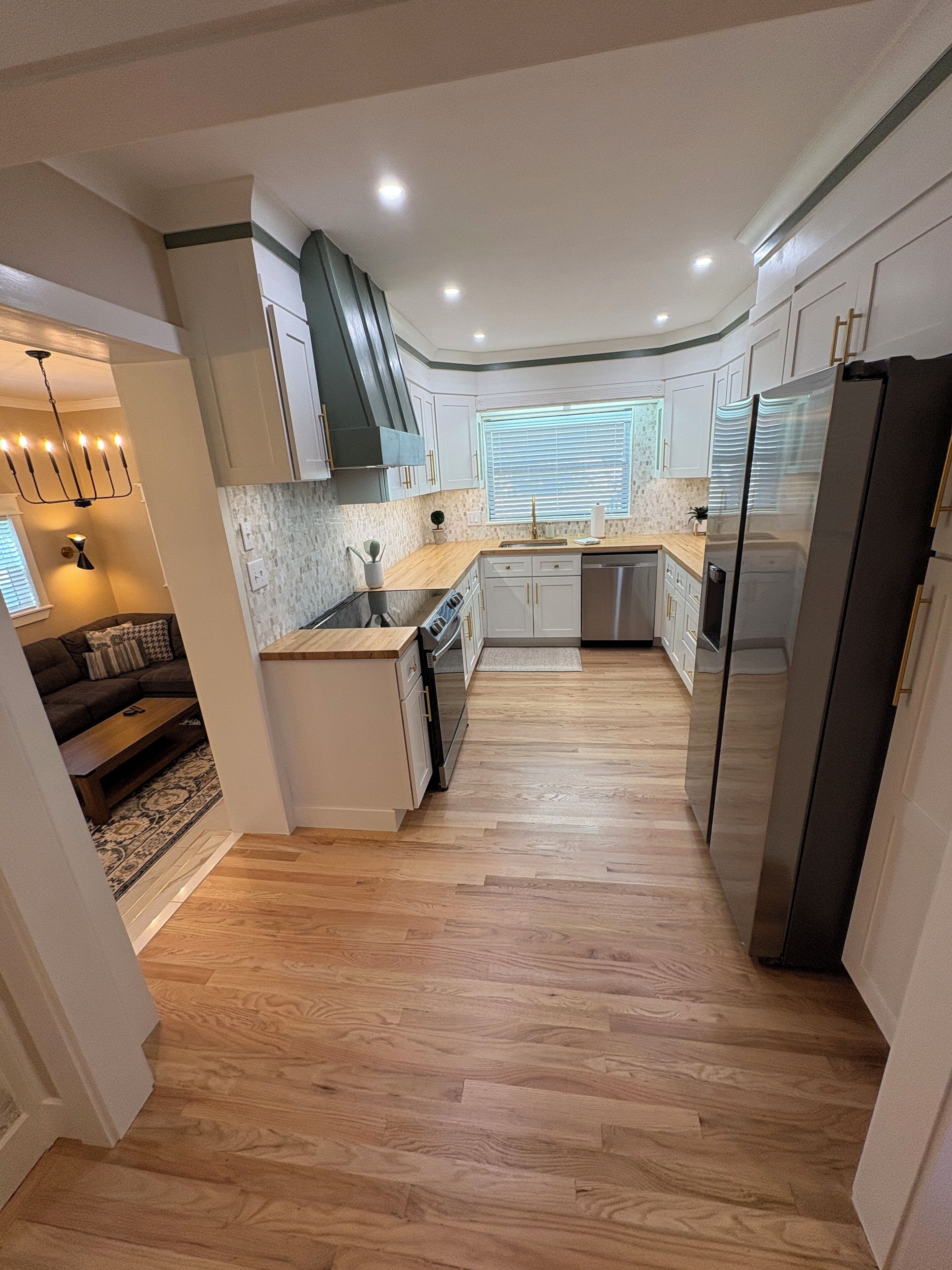 雪櫃、微波爐、焗爐、爐具