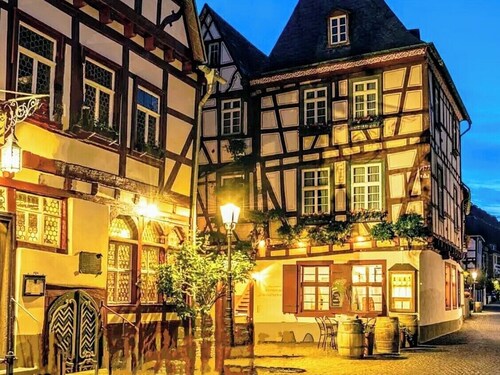 Altstadtquartier 16 – Bacharach Loft (1–4) · Timber gallery · Castle view