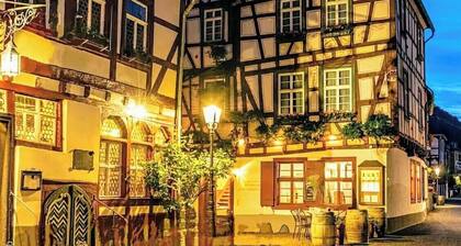 Altstadtquartier 16 – Bacharach Loft (1–4) · Timber gallery · Castle view