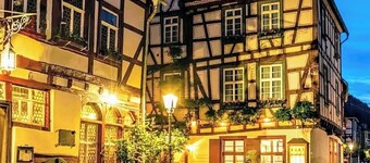 Altstadtquartier 16 – Bacharach Loft (1–4) · Timber gallery · Castle view