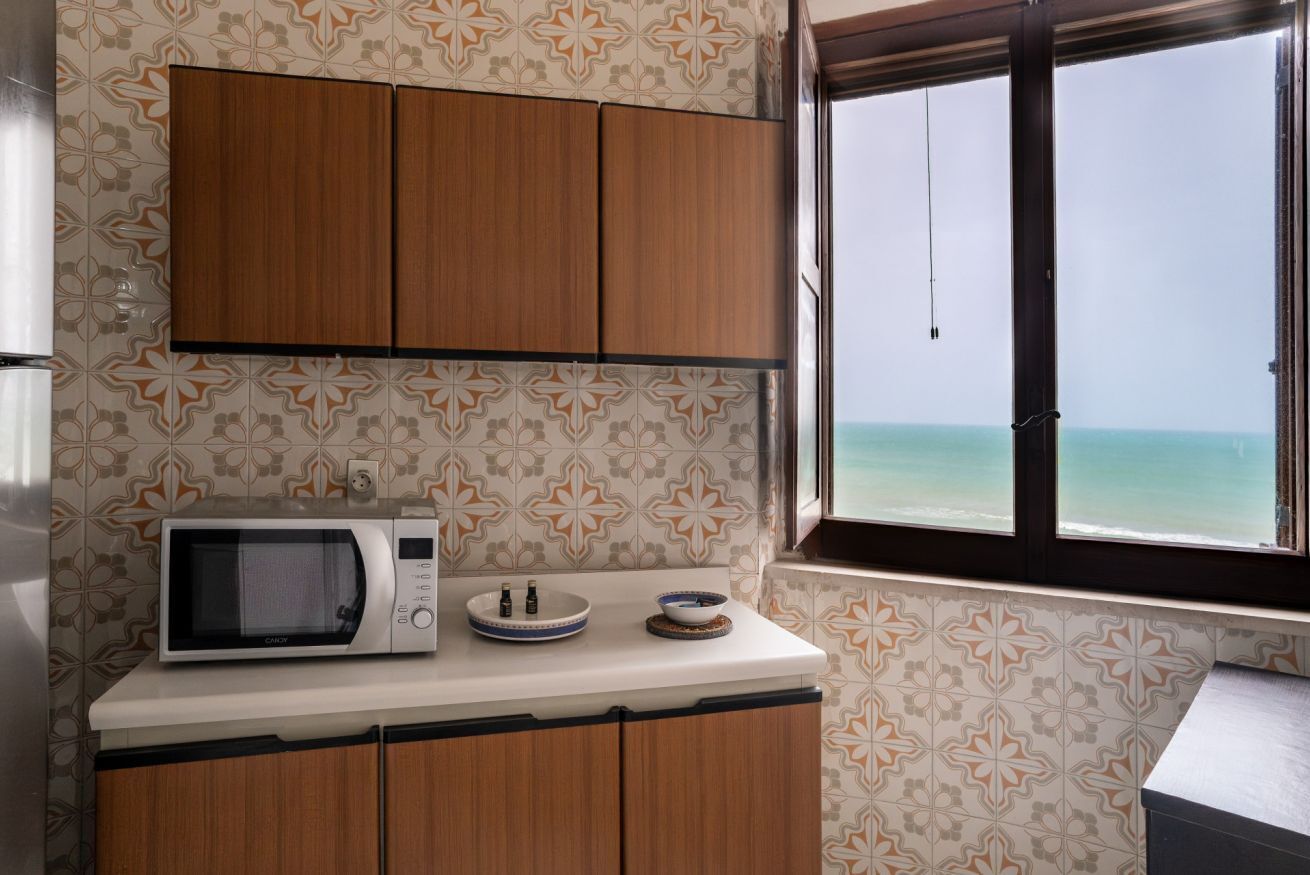 Refrigerador, microondas y periquera 