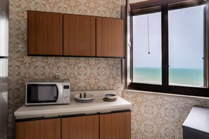 Kühlschrank, Mikrowelle, Hochstuhl