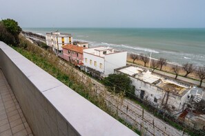 Nicht klassifiziertes Bild, 3 von 33, Schaltfläche