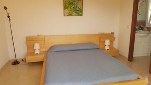 3 habitaciones, tabla de planchar con plancha y internet 