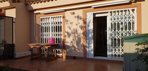 Outdoor dining - Villa Miami PLAYA in Spain Costa Dorada 5 mn from the beach (Mont-roig del Camp)