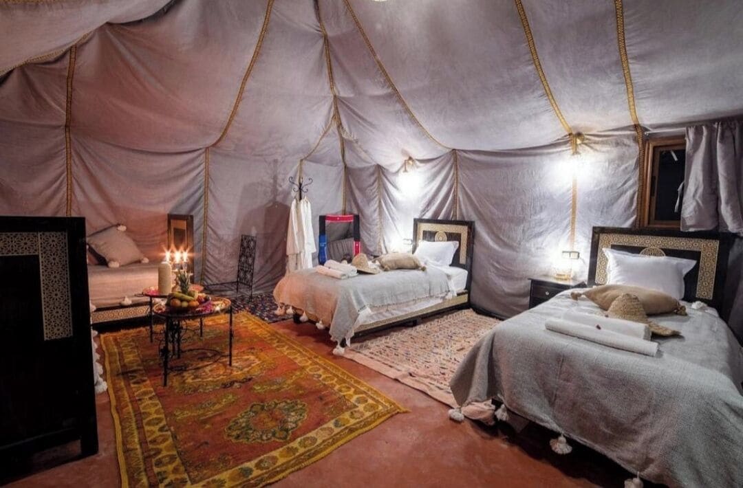 Chambre luxueuse, patio, vistas al desierto | Espace de travail pour ordinateurs portables, accès au Wi-Fi (inclus)