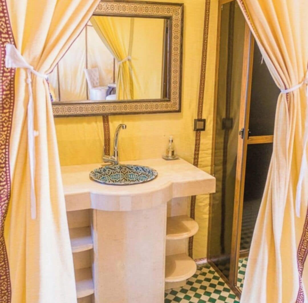 Luxury Twin Room, Patio, Desert View | Bathroom