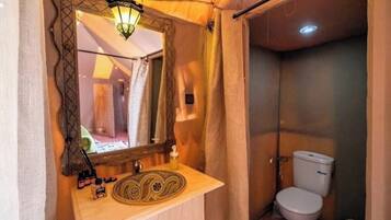 Luxury Room, Patio, Desert view | Bathroom | Combined shower/bathtub, towels, soap, shampoo
