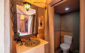 Luxury-Zimmer, Terrasse, Blick auf die Wüste | Badezimmer