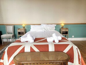 7 bedrooms, iron/ironing board, Internet, bed sheets