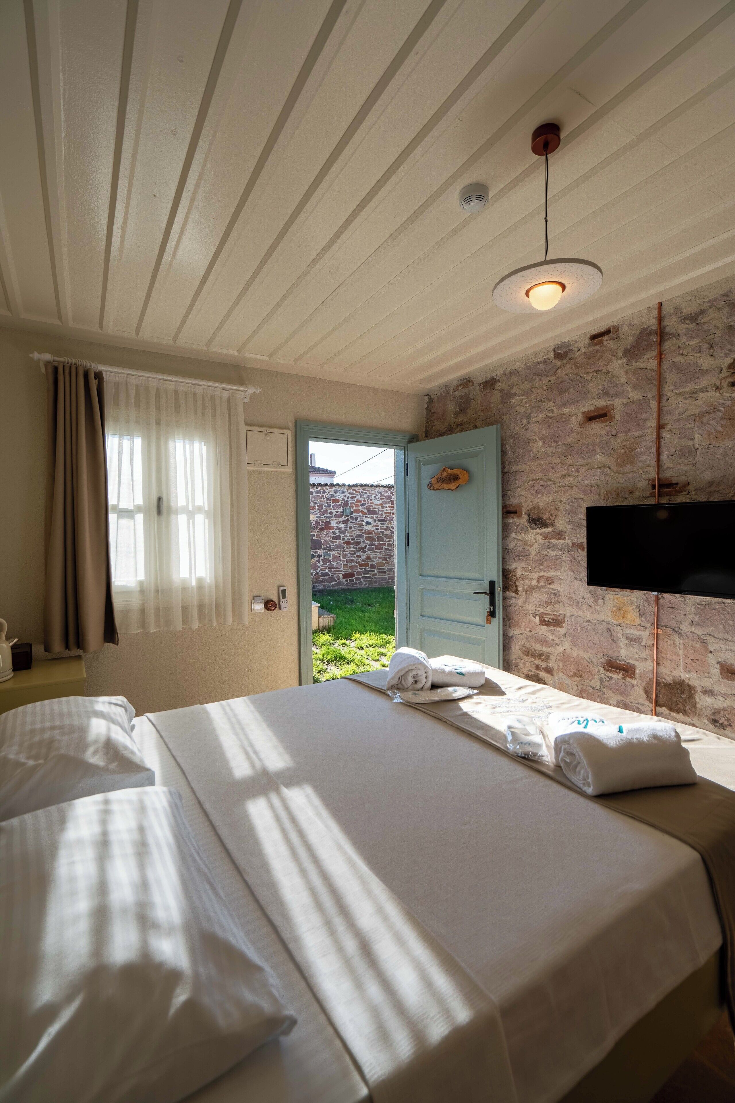 Comfort Room, Pool View | Free WiFi