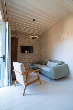 Family Quadruple Room | Living area - Nur Hanım Suites (Ayvalık)