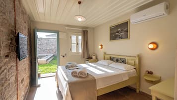 Comfort Room, Pool View