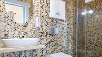 Family Quadruple Room | Bathroom