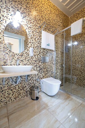 Family Quadruple Room | Bathroom - Nur Hanım Suites (Ayvalık)