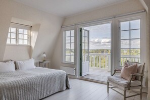 6 habitaciones, escritorio y tabla de planchar con plancha 