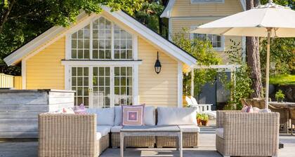 Villa Solfjäder offers a luxurious retreat in the stunning Stockholm archipelago.