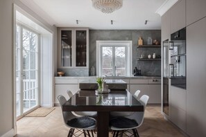Fridge, microwave, oven, stovetop - Villa Strandliv invites you to experience an extraordinary stay in a one-of-a-kind residence. (Gustavsberg)
