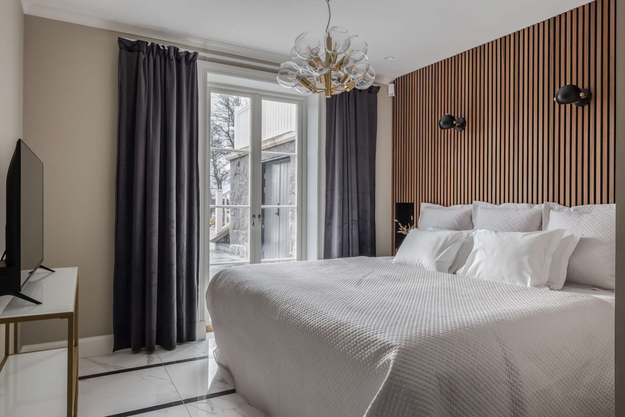 5 Schlafzimmer, Schreibtisch, Bügeleisen/Bügelbrett, Reisekinderbett