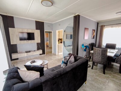 Stylish and Cozy home in Harare . Private and affordable- perfect getaway
