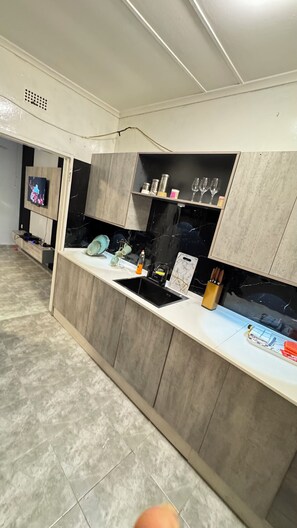 Interior - Stylish and Cozy home in Harare . Private and affordable- perfect getaway (Harare)