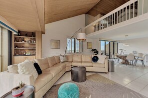 Smart TV, fireplace, books - Luxury 2-story Penthouse Condo! Penthouse Balcony Ocean Views! (Siesta Key)