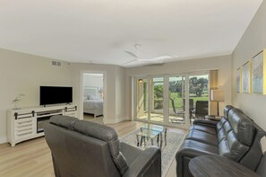 TV, fireplace - Paradise on the Green | Updated ground-floor condo, golf course view (Venice)