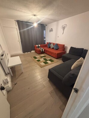 Living area - Sleep14 in Victoria London 43VPR (London)