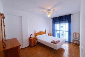 3 bedrooms, bed sheets - Adosado Rio Roche  . (Conil de la Frontera)