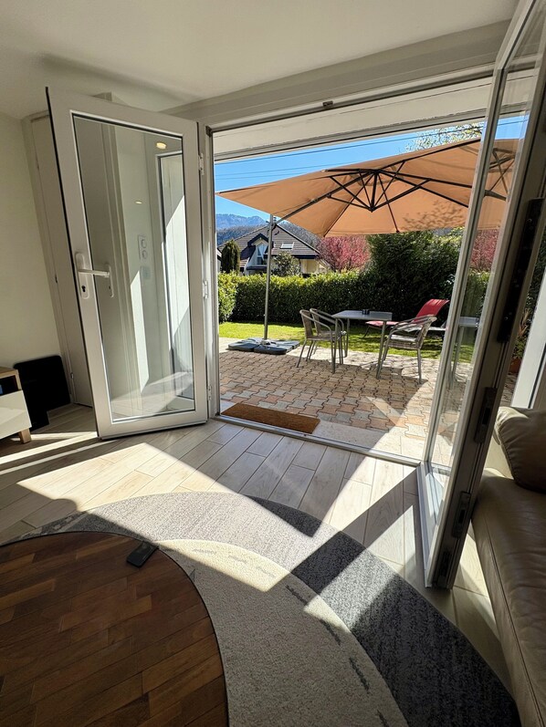 Interior - Cozy home on Lake Annecy - walking distance to the beach, private garden, wood-burning stove & mountains (Duingt)