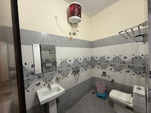 Pancuran mandi, kelengkapan dandanan diri percuma, tuala disediakan