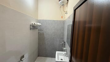 Ducha, artículos de tocador gratuitos, toallas, jabón